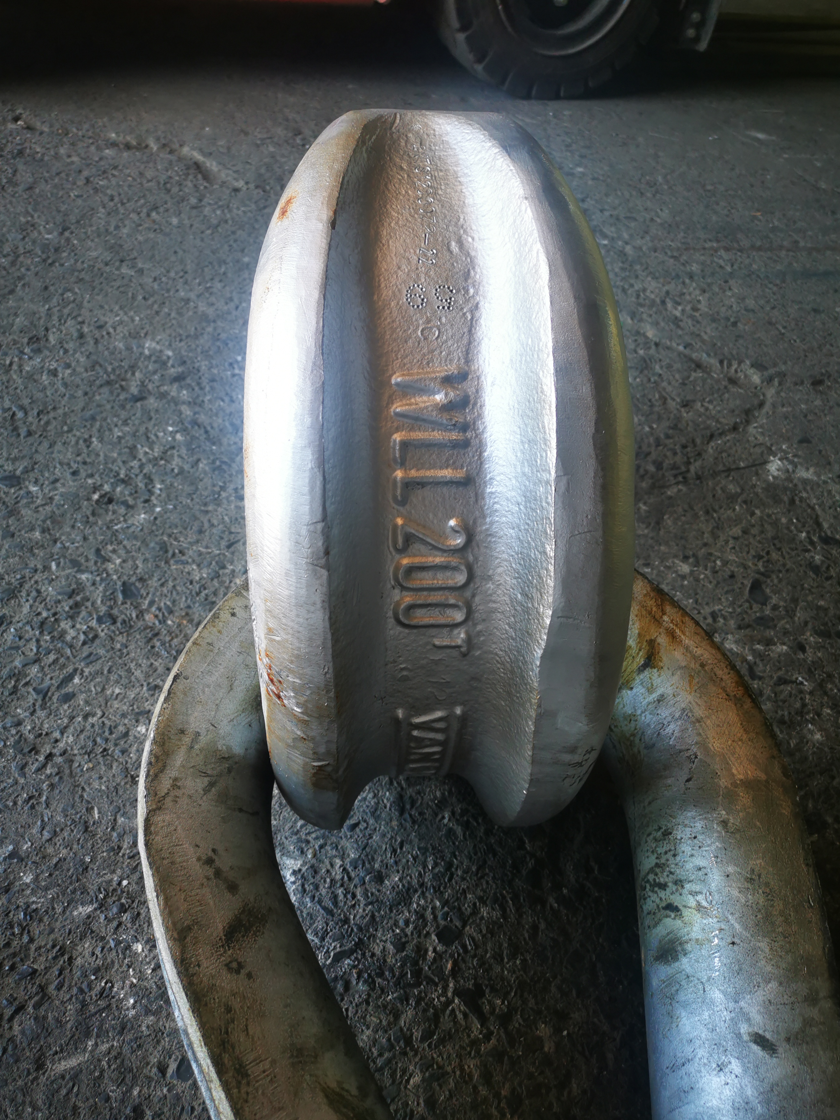 WLL 200 ton shackle supply to vessel